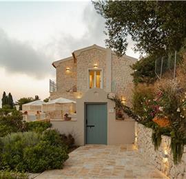 3 bedroom villa with pool & sea views, near Palaiokastrítsa, sleeps 6